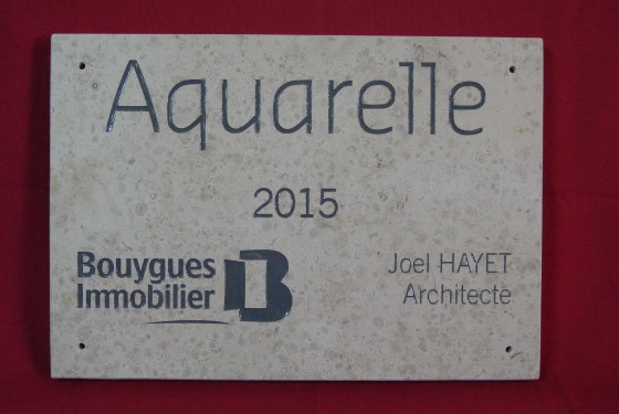 gravure sur plaque en pierre de signaletique 
et plaque funeraire