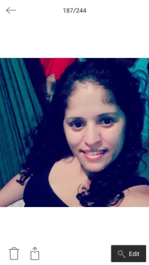 Sou uma pessoa alegre,gosta do q faz,se dedica no que faz e nas pessoas q trabalha,respeitadora,humilde,dedicada,e carinhosa,e pessoas de coração aberto estraordinaria de se trabalhar...