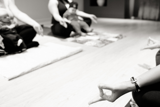 Yoga Prénatal - Une manière douce de reprendre contact avec son corps après la naissance. C'est aussi un moment privilégié avec votre enfant.