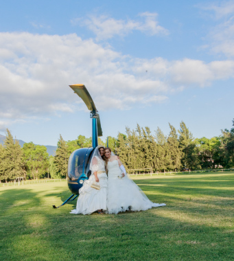 Helicóptero las deja en la Ceremonia.