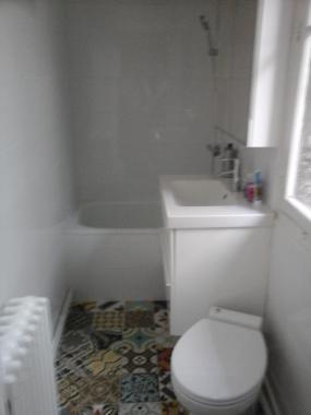 réalisation d'une SDB (carrelage plomberie pose des sanitaires