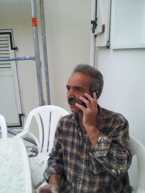 Voici l'ancien artisan, professionnel depuis plus de 35 ans . Son entreprise où il travail actuellement se fera un plaisir de vous contacter et fera un devis,  il vous assurera un travail parfait!! je suis moi l'épouse: loueuse de meublé. Je peux vous aider donc soit pour exécuter des travaux de peinture ,rénovation, isolation etc... mais je peux aussi m'occuper de vote bien pour le louer.en location saisonnière si vous le souhaiter. 
A très bientôt !!!
