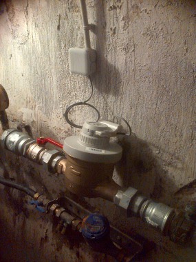 Pose de compteur général immeuble relié au système de détection de fuite d'eau préventif.