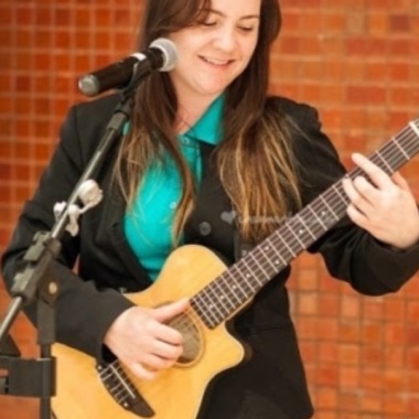 Anna Karolina Salih - Música Ao Vivo Em Curitiba