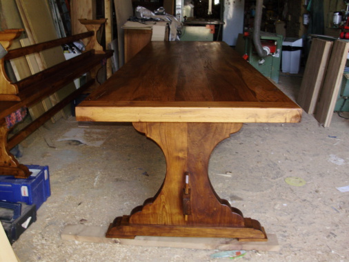 TABLE MONASTERE