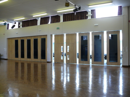 Acoustics ~ the movable wall is the highest specification range of fully operable, individual-panel systems. Acoustic insulation of up to 58dB noise reduction is achieved with a combination of acoustic infill’s and operable top and bottom seals.