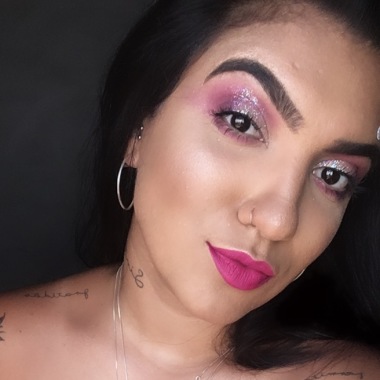 Lari Venâncio Makeup