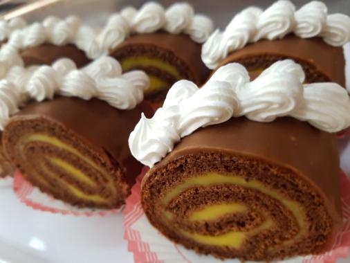 Pionono chocolate, crema y merengue