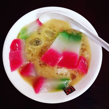 Es Selendang Mayang Khas Betawi Pak Sarkim