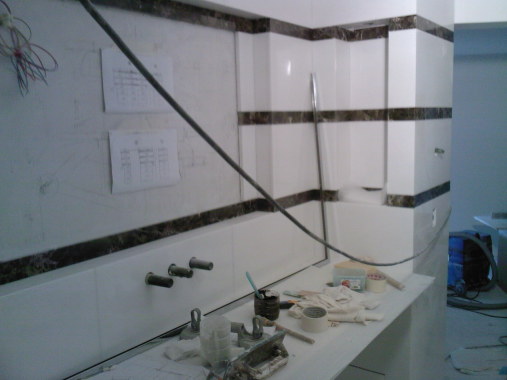 Pose d'une salle de bain en marbre