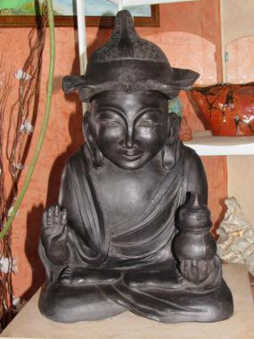 bouddha en grés noir et poli 450cm de haut