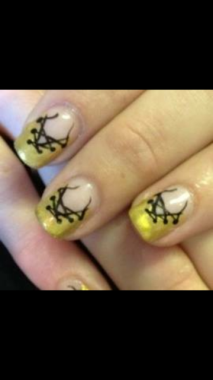 pose capsules avec nail art fait mains au pinceaux