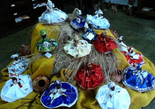 bonecas de orixás exposição