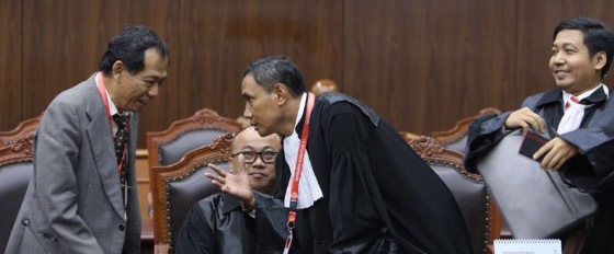 Mendampingi Sri Bintang Pamungkas
