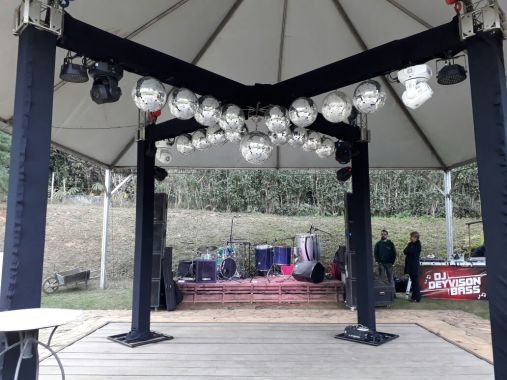 Pista bem X 17 globos espelhados