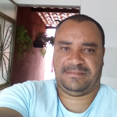 Faço Serviços De Elétrica E Pedreiro.