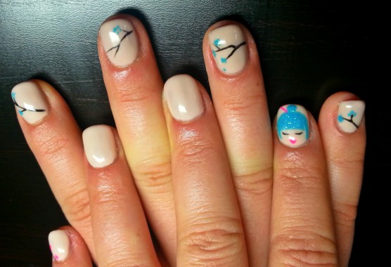 Pose de capsules et de gel sur ongles rongés avec deco sur le thème japon .
