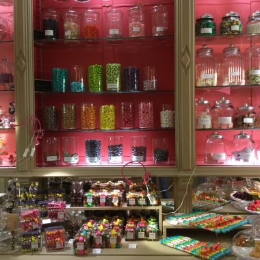 Karamelo Boutique De Dragées, Bonbons D'Antan, Chocolats, Cadeaux D'Entreprise, Candy Bar À Saint-Etienne