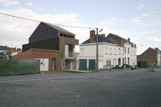 Maison de rangée (2 façades; entre 2 garage) - nouvelle construction - habitation familiale avec profession libérale au rez - 2015 - Tournai