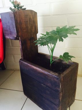 maceteros en madera y terminaciones