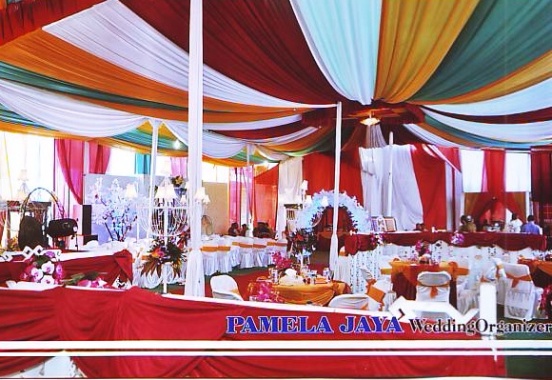 pernikahan di rumah tidak kalah mewah dengan di gedung, kunjungi web site kami  http://pamela-es.com/
