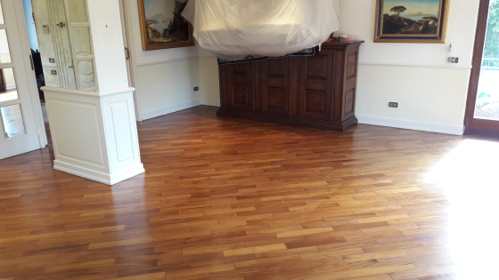 parquet afrormosia levigato e verniciato