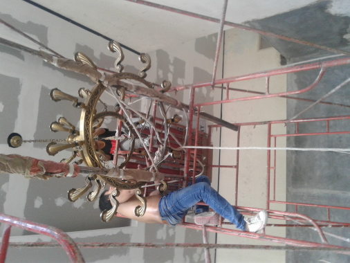 Bongkar pasang lampu hias