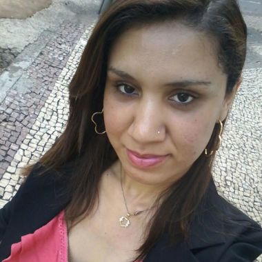 Dra. Larissa Domingos