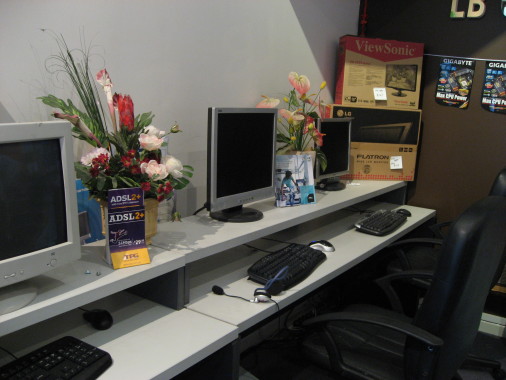 We do computer repairs, cracked screen, virus remove, clean up or re-installation.
