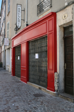 Fabrication, pose et peinture d'une devanture
