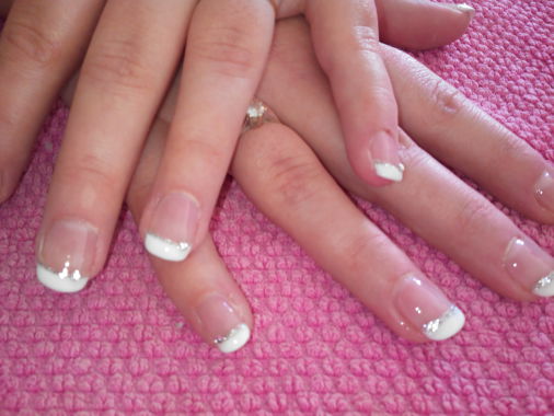 pose complète gel french et déco strass et paillettes