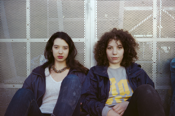 Deux jeunes femmes - La Route du Rock 2015
