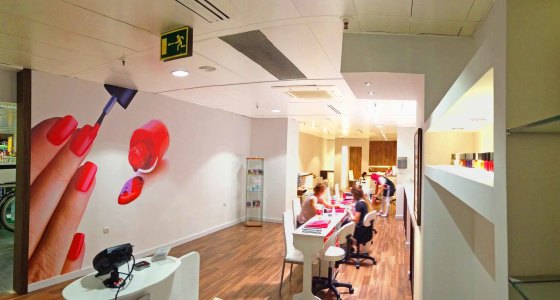Salón de manicura-pedicura. Corte ingles de León.