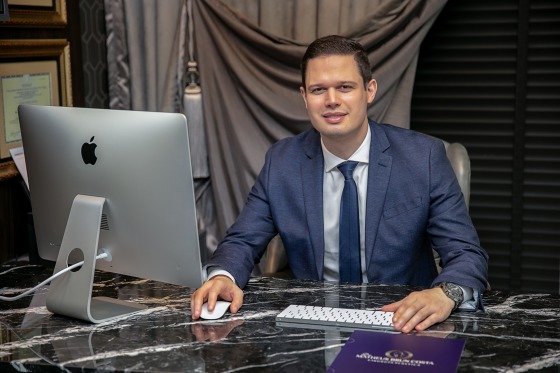Dr. Matheus Brun Costa