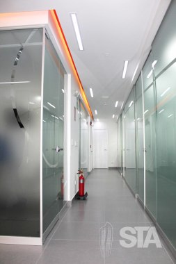 Consultorios DLT - Pasillo, Cubículos de atención