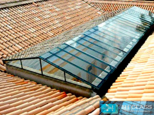 CLARABOIA EM POLICARBONATO COMPACTO