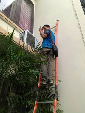pemasangan pipa ke unit outdoor