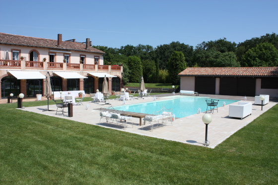 Votre réception autour de la piscine