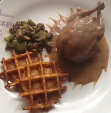 caille farcie foie gras et sa gaufre de pomme de terre