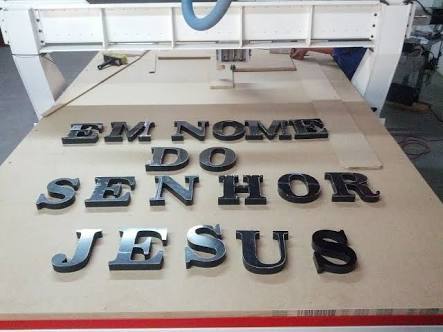 Placas com letras em MDF