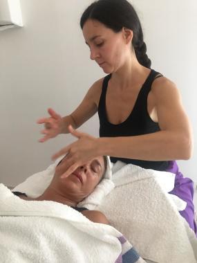 Masaje facial japonés. El camino de la belleza y la salud.