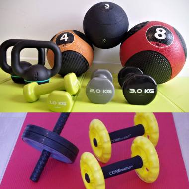 Voici d'autres équipements sportifs. La richesse de mon matériel sportif permet d'adapter les séances à vos objectifs.

Je dispose également d'une balance à impédancemétrie qui permet de mesurer vos différents paramètres corporels (masse grasse, masse maigre, masse hydrique...), ainsi qu'une pince à plis cutanés et mètre ruban. 

(Tapis, kettlebell, haltères, médecine ball, slam ball, form roller, ab roller, step, valslide...)