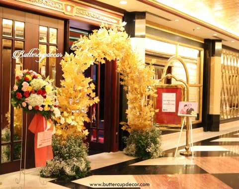 Gold wedding gate