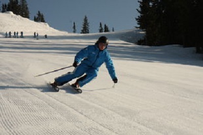 Auch können Sie ein Ski oder Snowboard Set im Snowboard- sowie Skiverleih ausleihen und mieten.