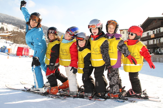 Schiverleih und Schifahren dank kompetenter Schilehrer leicht gemacht: Ihre Snowacademy Snowboardschule und Skischule inklusive Skiausrüstung sowie Snowboardausrüstung Verleih in Salzburg Österreich.