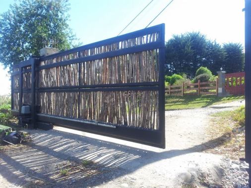 fabricación y montaje  de portones flotantes revestimiento a elección del cliente