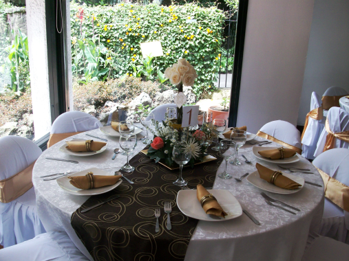 WEDDING TABLE