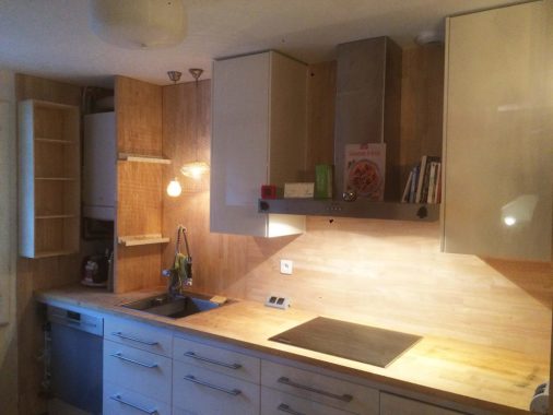 Posé de cuisin avec habillage bois