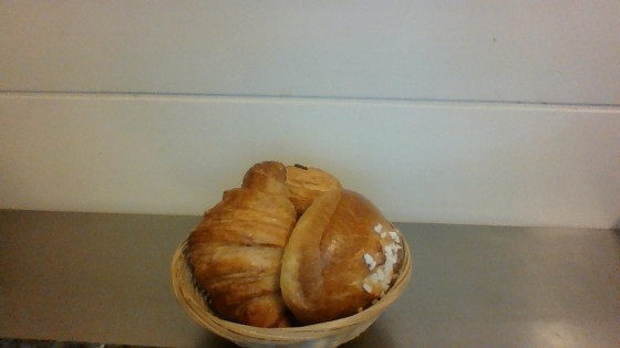 1 Assortiment de Viennoiseries :
brioche sucres, crossant, pain au chocolat.