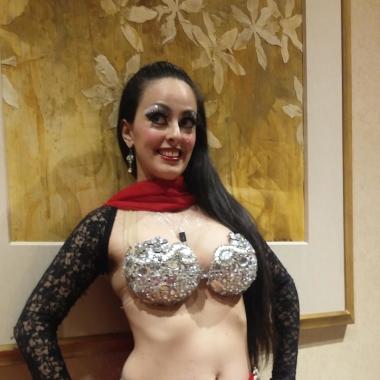 Academia De Danzas Árabes Y De India Nur Al Ámar